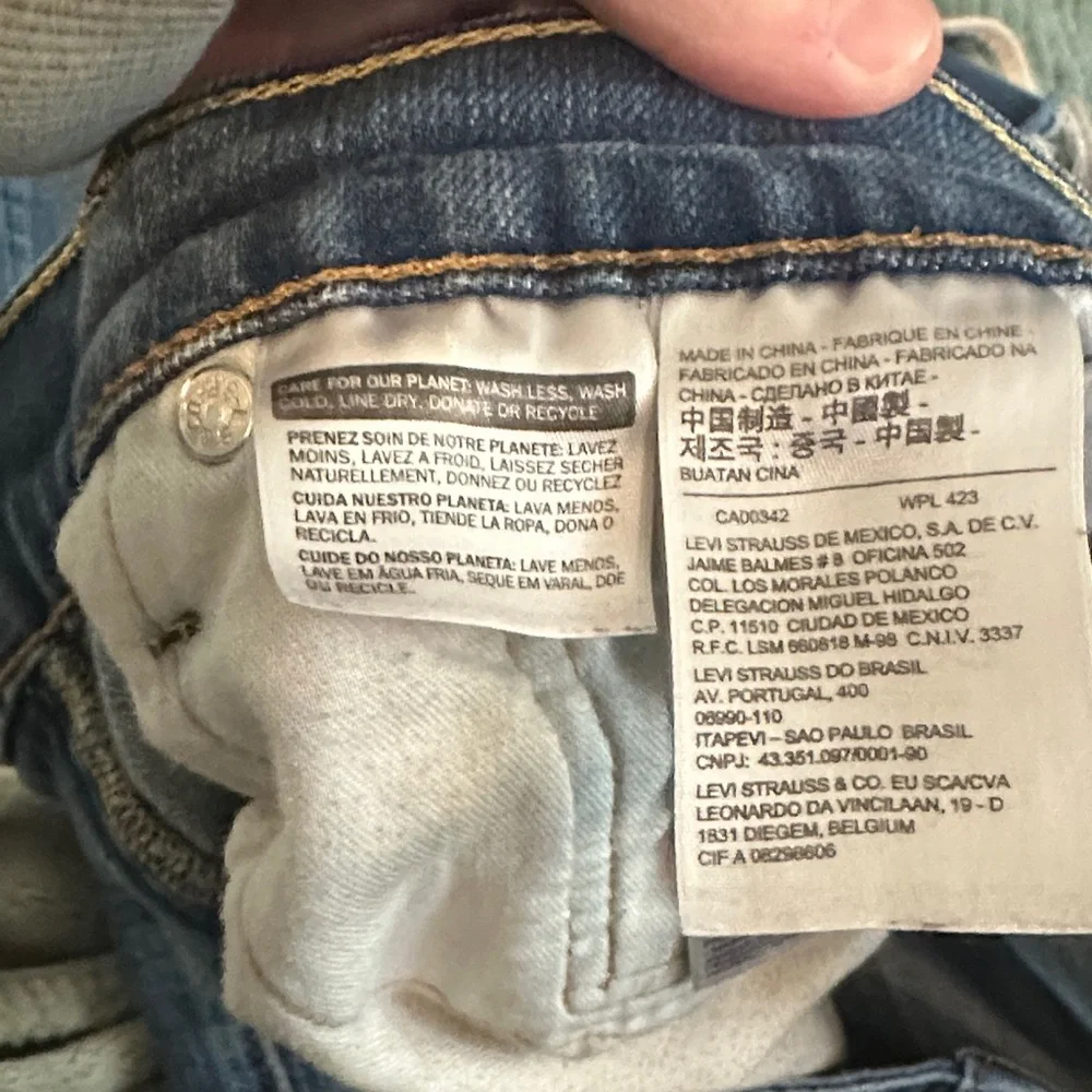 Vintage Levi’s Distressed Blue Jeans Denim Style 502 Sz 34x34 - Picture 9 of 10